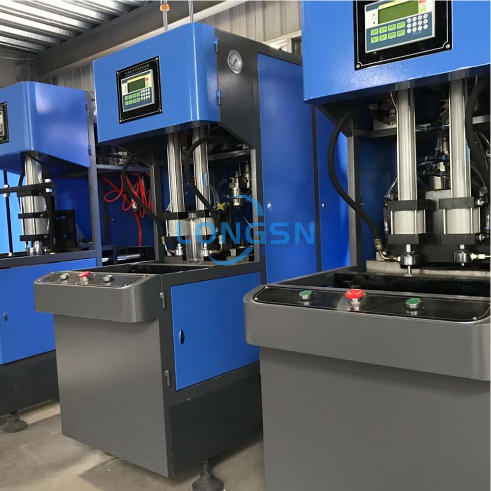 M&aacute;y thổi chai PET