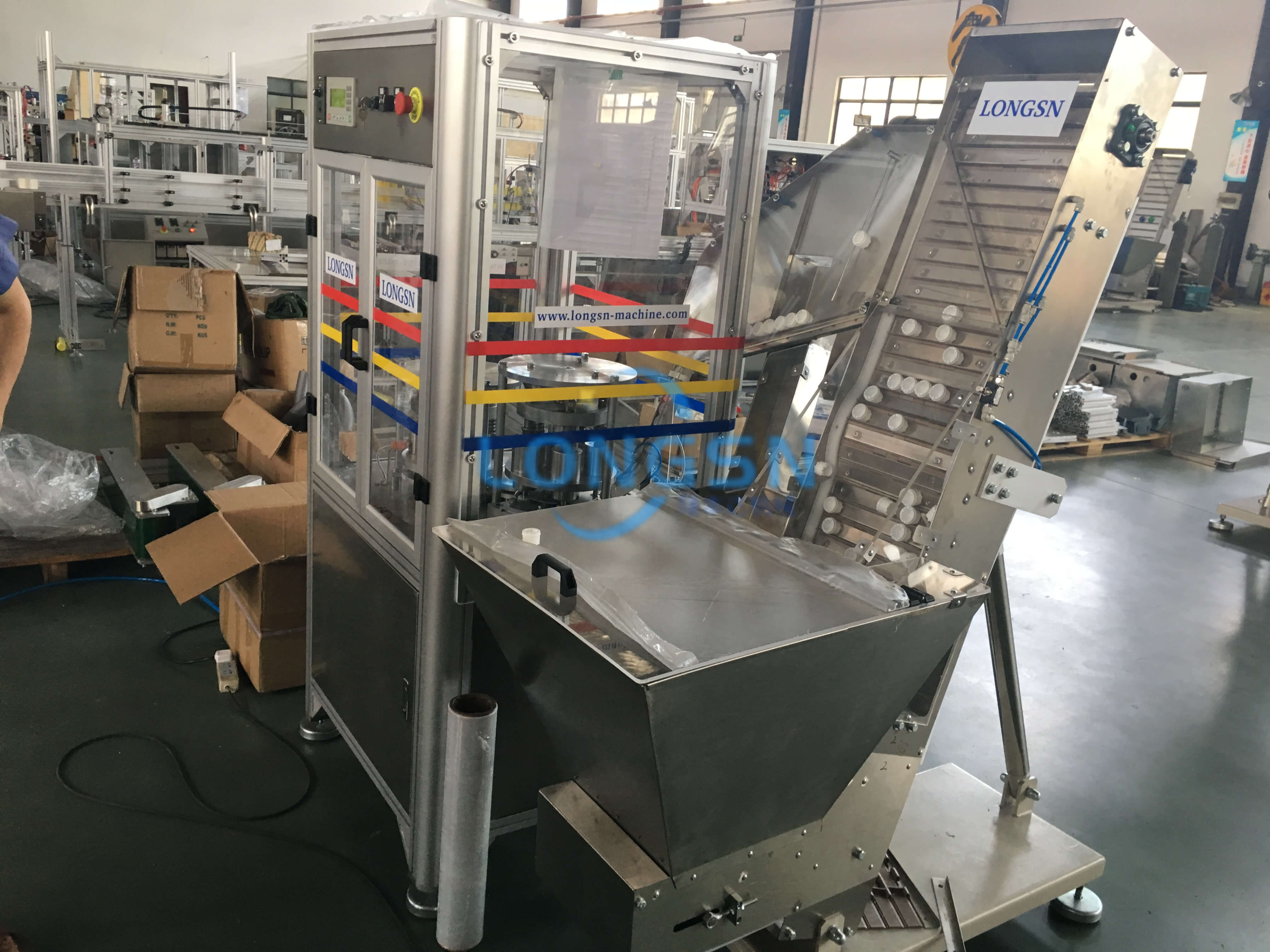 m&aacute;y rạch nắp chai