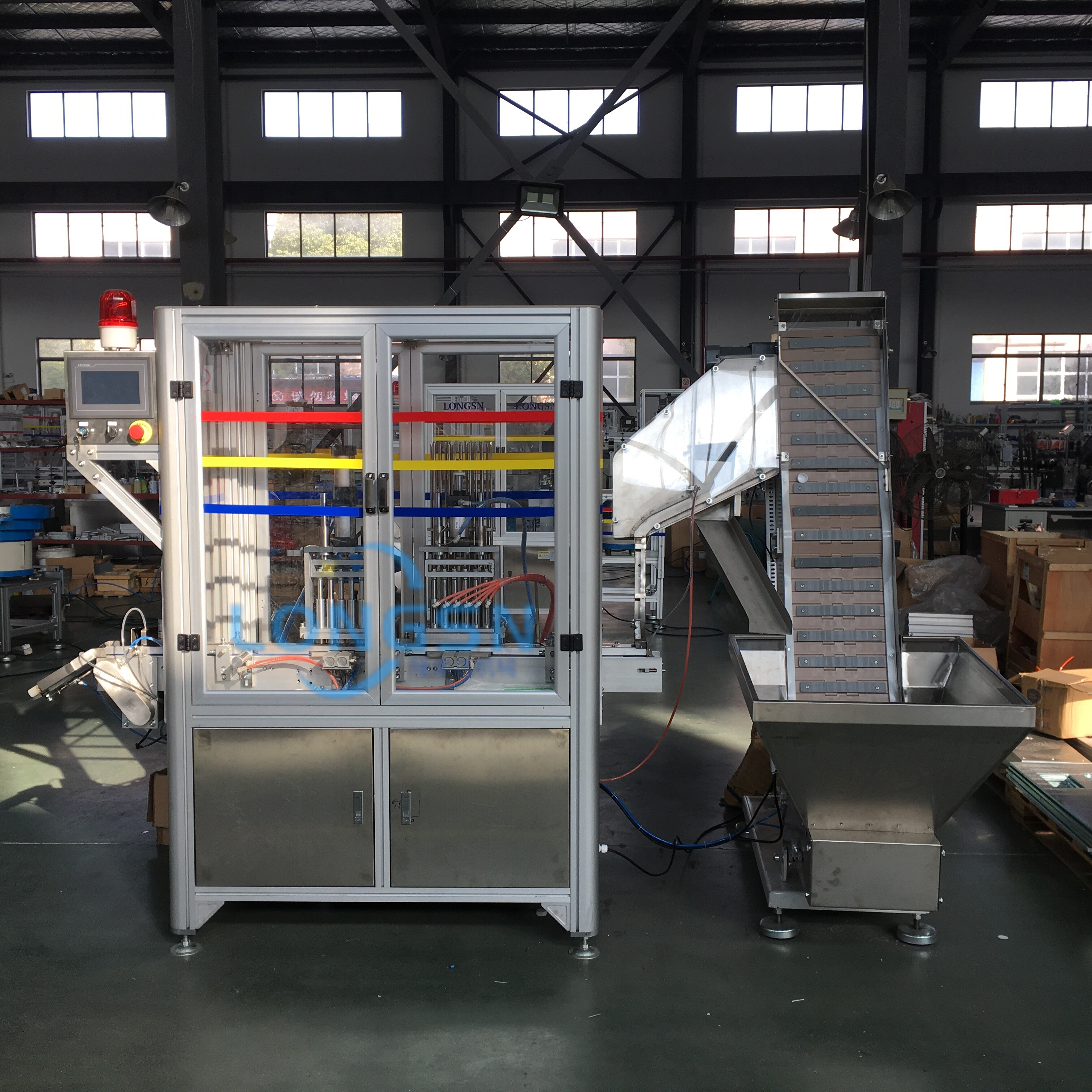 M&aacute;y lắp r&aacute;p nắp