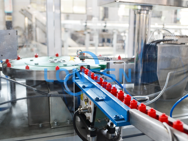 M&aacute;y lắp r&aacute;p nắp