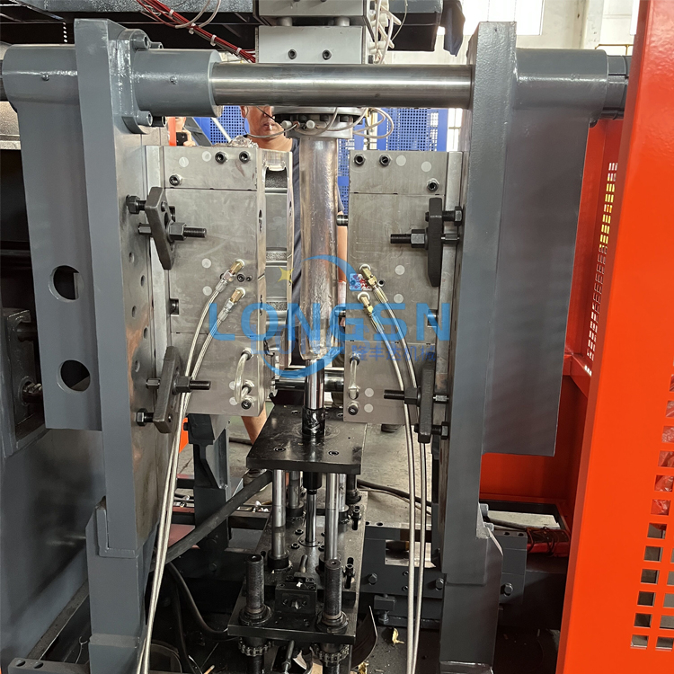 m&aacute;y chế tạo m&aacute;y thổi chai nước PC