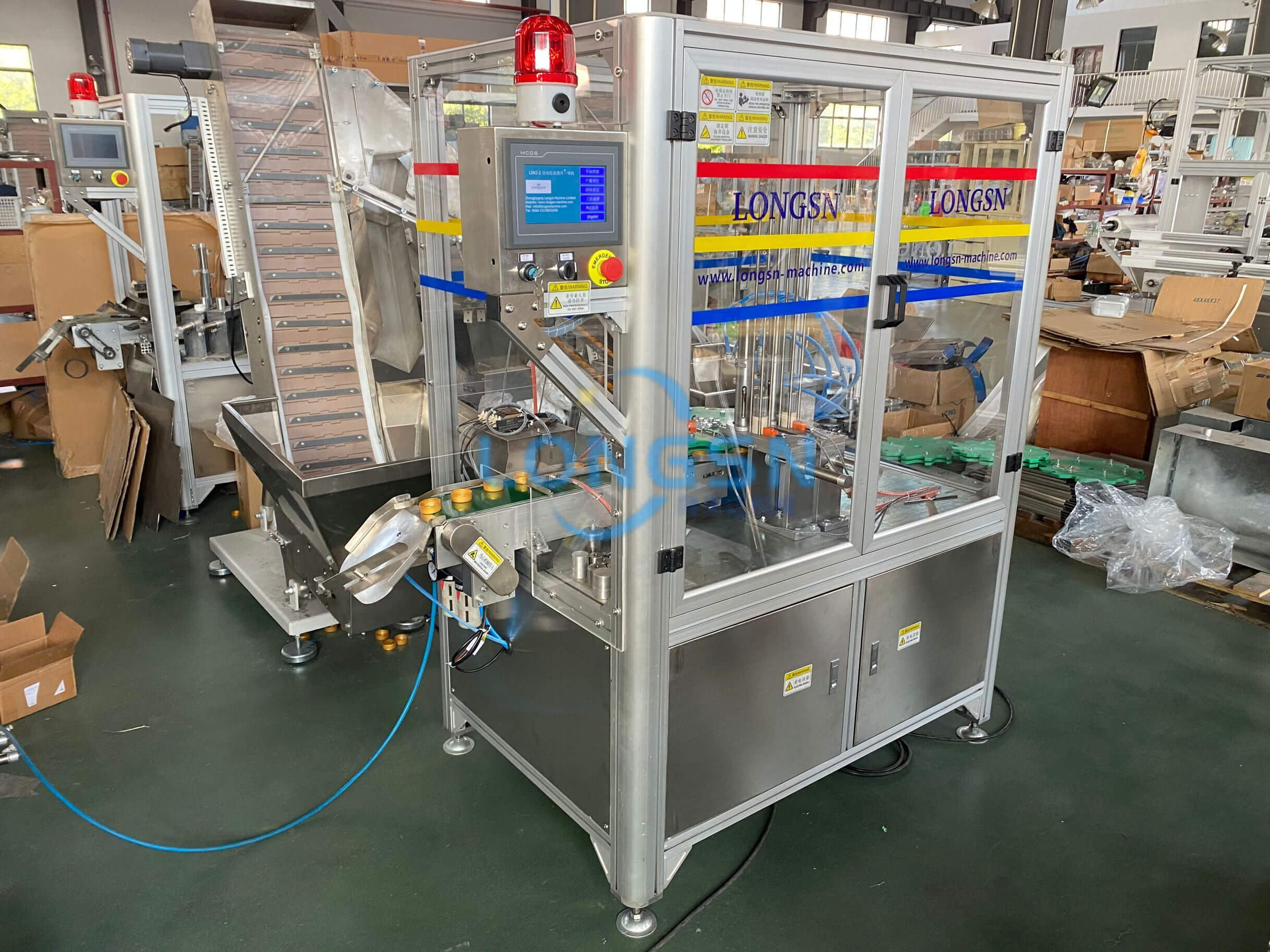 m&aacute;y lắp r&aacute;p nắp l&oacute;t